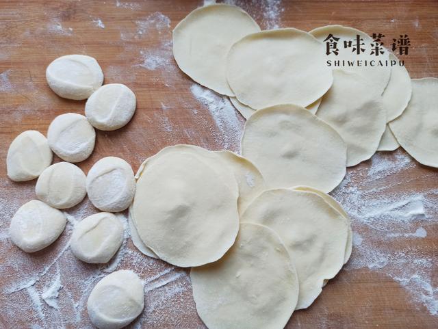 冬至吃饺子，教你韭菜调馅小窍门，不烧心不出汤，鲜嫩营养又多汁