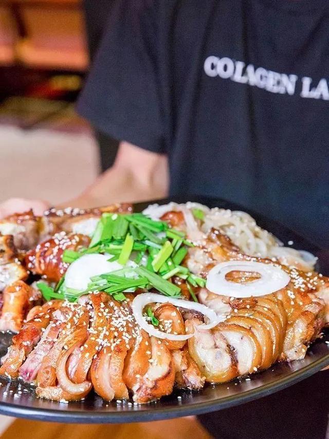 想不想来一只热气腾腾的烤猪蹄？来七宝老街！还有……