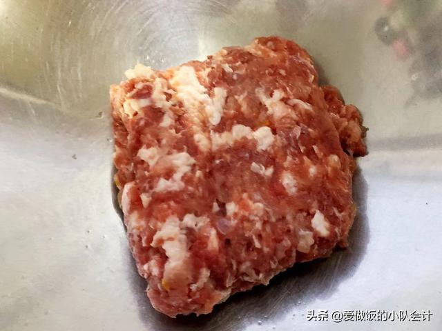 驴肉馅怎么调？掌握窍门，煮出的饺子鲜嫩多汁味道好，操作很简单