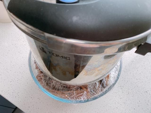 做腊鸭腿不能直接抹白酒，多做2步，没腥味咸香可口，保存时间久