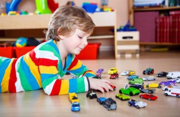 你的育儿经▲父母要善用“转移注意法”，借助这4个“帮手”，专门对付熊孩子