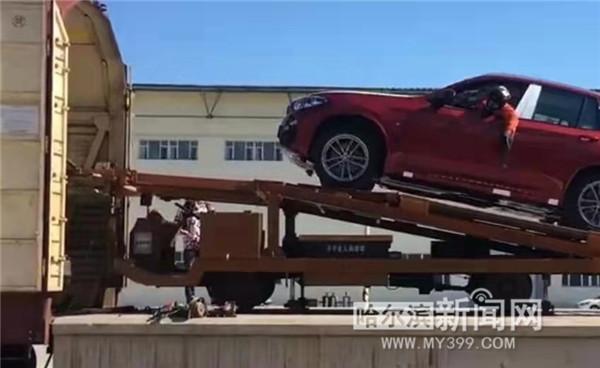 小汽车|似“变形金刚”自动变形为小汽车装卸通道，齐车集团哈产双层小汽车运输车“出道”