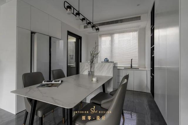 难怪入墙设计广受小户型喜欢，门入墙省空间、水龙头入墙高级