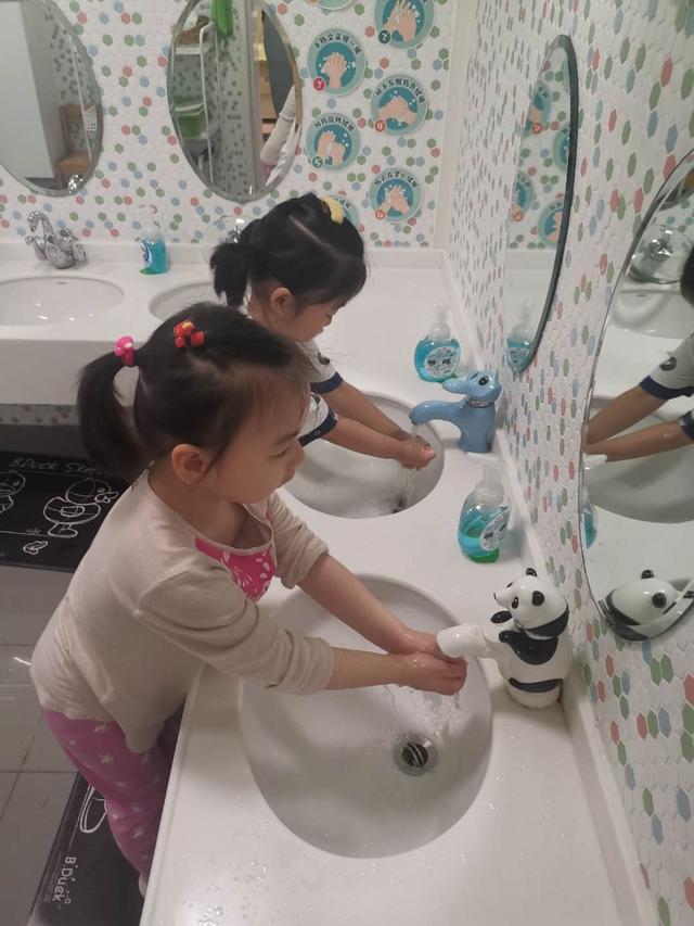 上观新闻|送来就放心！幼儿园开园首日，托班宝宝也来啦