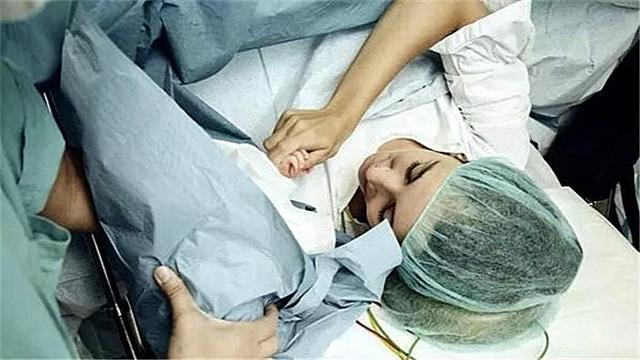 「超级宝妈」妇产医院见闻：生孩子的那一天，十几个人围着产妇，看她生孩子