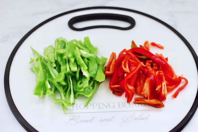 双椒爆鸡胗，脆爽有嚼劲，干香下饭味道好，烹饪简单家常菜