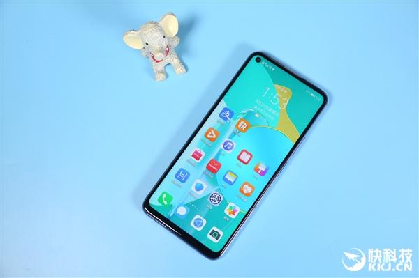 【环球网】首发麒麟820！荣耀30S开箱图赏：矩阵四摄亮眼