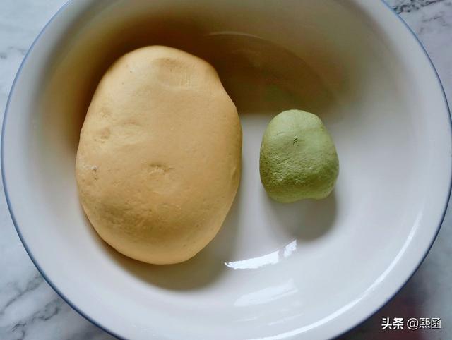 用南瓜做小馒头，只需1次醒发，香甜暄软有筋道，好看好吃还简单