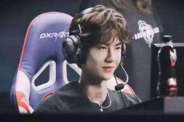 樱桃奶球|乐华和芒果关系微妙，王一博会因此退出《天天向上》吗？