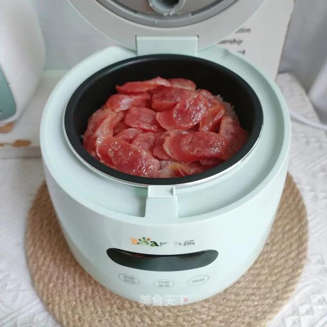 天冷了，自制一份香喷喷的煲仔饭！有菜有肉，越嚼越香