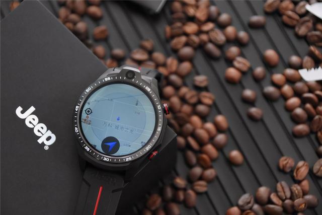支持语音通话，能安装APP，双向拍照，Jeep智能运动手表