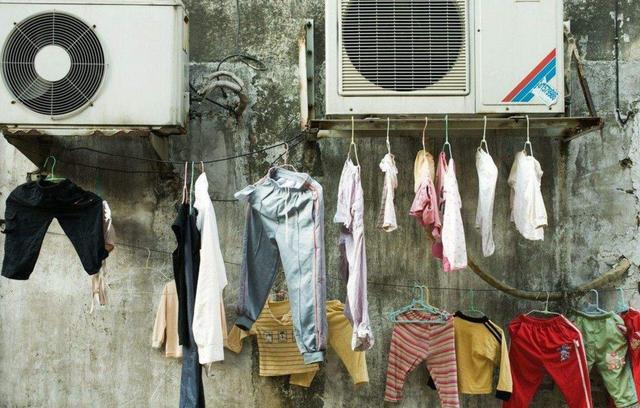 「你的育儿经」孩子的衣服不能放外面过夜？看完才知晓，老一辈的说法有科学依据