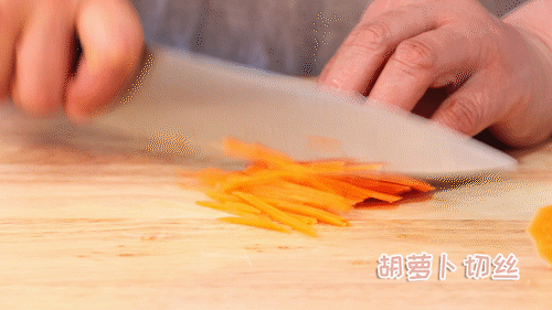 [超级宝妈]一口吃进5种食材，简单易做，宝宝最爱的五彩小饭团！