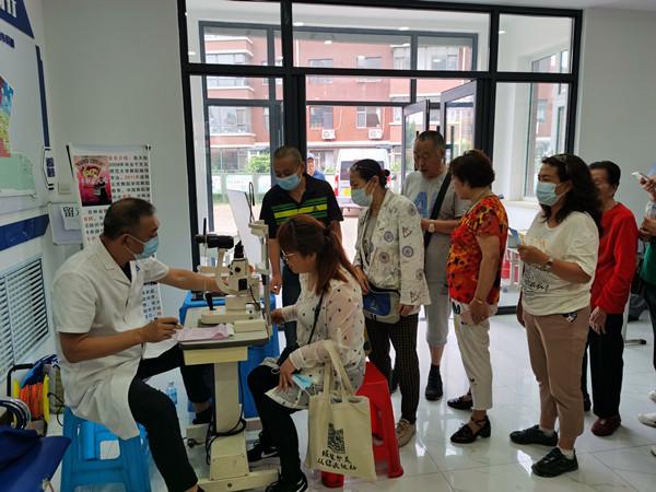 居民|扶余路社區開展“關愛眼健康”眼科義診活動