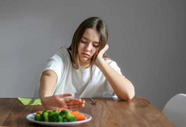 晚餐的「晚」指的是几点？记住“六不原则”，让你晚上吃着瘦