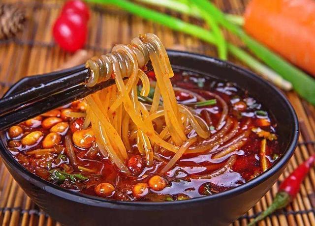 在家自制酸辣粉，简单方便，安全放心无添加，味道不比外面差