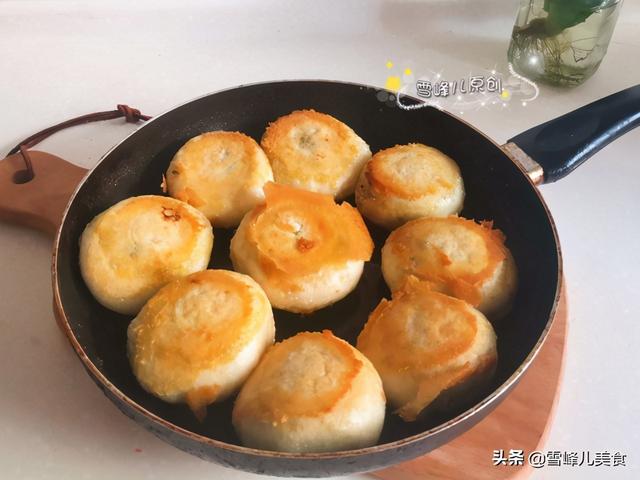 利津水煎包难怪驰名，原来真的是太好吃了，自己做馅大多汁，鲜香