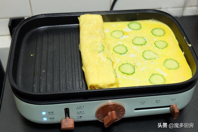 8个鸡蛋做了一盘菜，上桌就被抢，做法简单营养美味，和黄瓜最搭