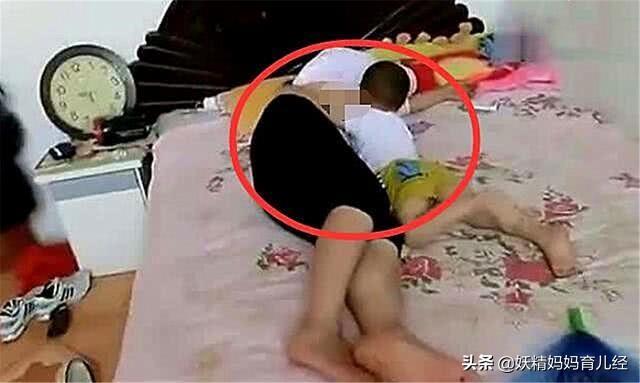 「超级宝妈」12岁小学生还喝4次“母乳”，睡前还要叼着睡，妈妈：不给就闹