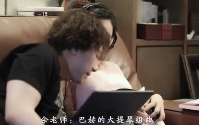 “东方台一姐”秀大肚照!41岁大龄产妇肚大如箩,被老公宠成公主电影工厂