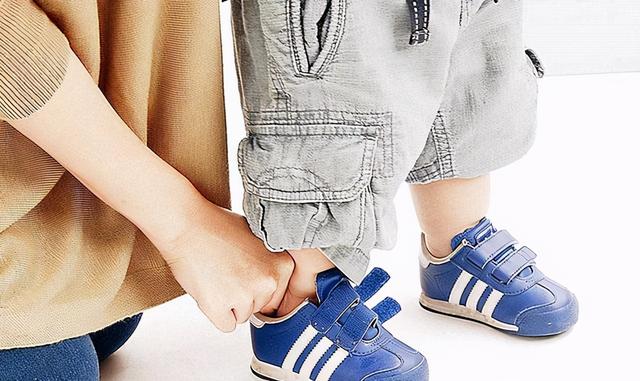 亲戚送的孩子旧衣服可以要，但这4样物品，家长还是婉拒了吧