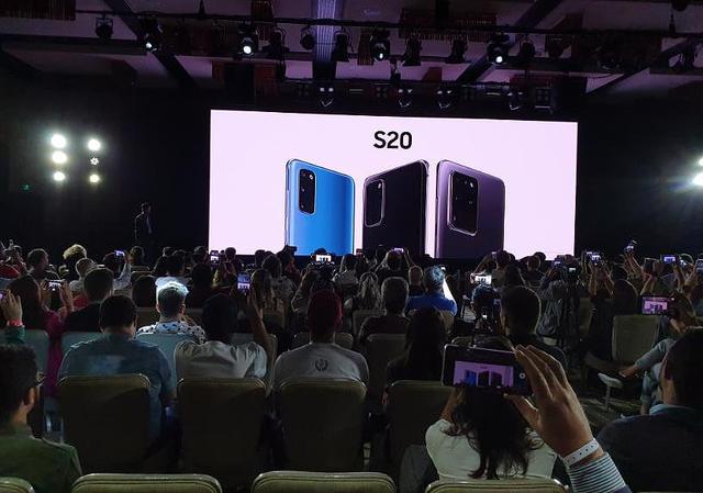 环球网▲三星旗舰级智能手机Galaxy S20系列在巴西上市