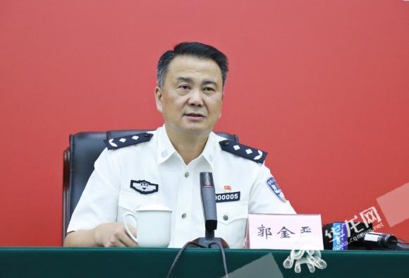 市公安局党委委员,副局长 郭金严介绍相关情况.