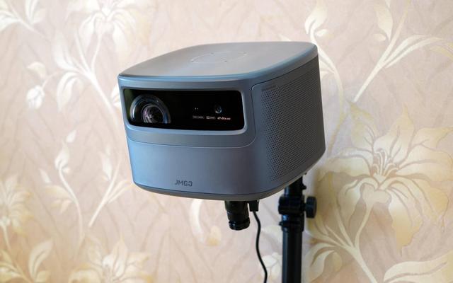 2400ANSI亮度！入门高端旗舰坚果J10画质及效果展示