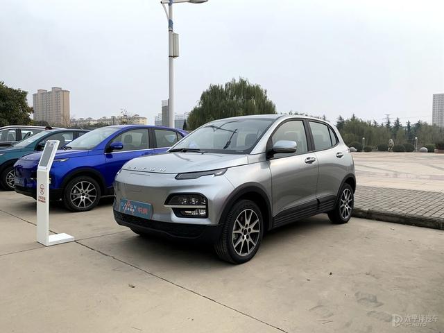 纯电MPV+小型SUV 大运两款新车亮相