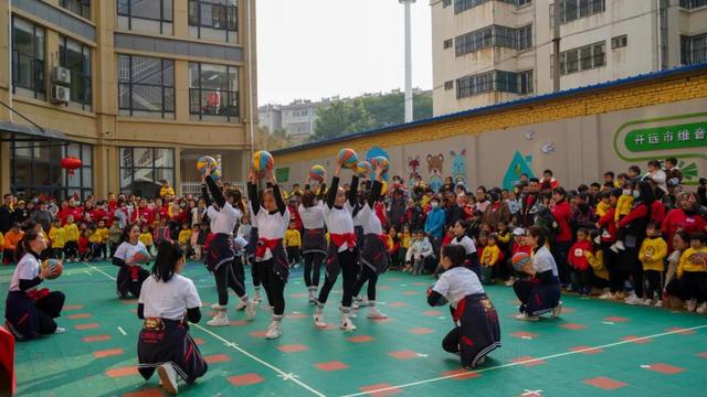 寻年味 逛庙街 开远这里“牛气冲天”