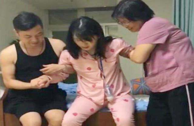 『你的育儿经』“最美孕妈”分娩后走出产房，医生也第一次见，众人：非人类所为