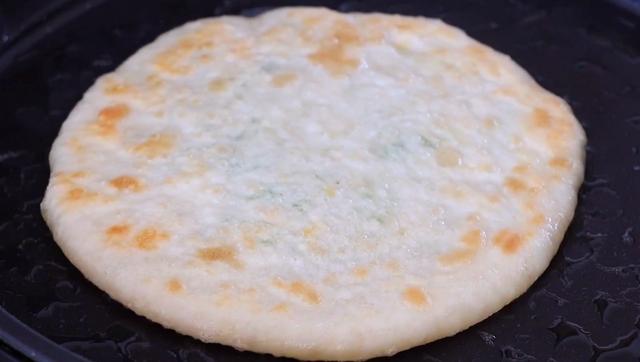 冬天就爱做这种萝卜馅饼，做法简单，不破皮不露馅，个个薄皮大馅