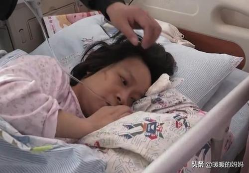 【超级宝妈】产妇怕尴尬选择剖腹产，医生让脱裤子后，孕妈：守24年的尊严毁了