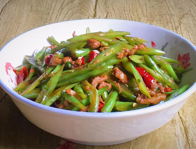 冬天，遇到我从不手软的蔬菜，每天吃一点，孩子常吃补钙还长个