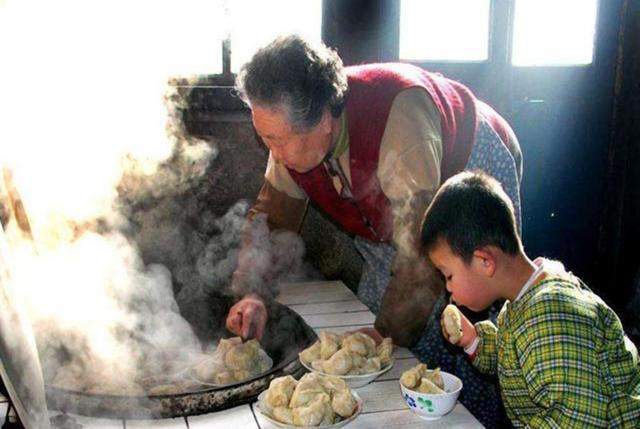 幸福之家|妈妈带娃身高猛涨，奶奶带娃生长停滞，医生：父母这种行为在害娃