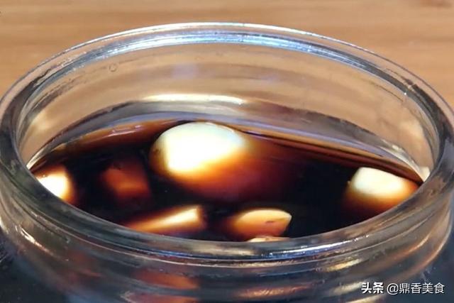腌腊八蒜，牢记3放3不放，大蒜粒粒碧绿，汤汁酸甜，脆爽可口