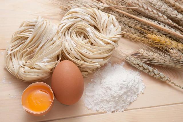 面条|久煮不断的面条吃不得？太白的面条不能买？买面条，最该注意这三点→