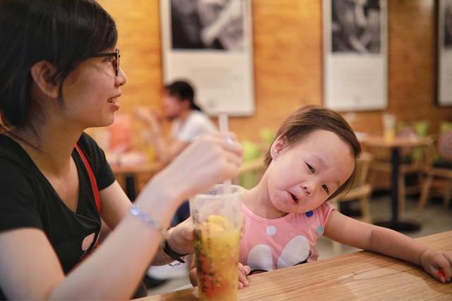 超级宝妈：“疫情照妖镜”下的中国式巨婴，来源于这2种教育方式，别不在意