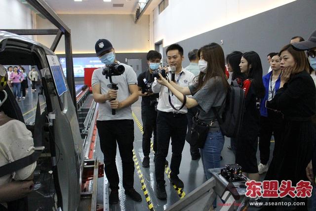 中国五菱“神车”创造新神话 新能源汽车销量超越特斯拉