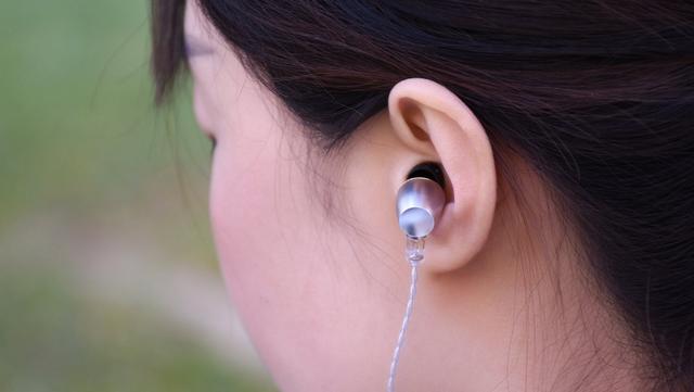 HiBy R2 播放器+ HiBy Beans 耳机套装：入门级 HiFi 首选