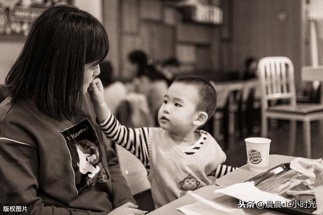 超级宝妈：儿子对一直工作的妈妈说，玩具不会说话，我就想让你陪我，好吗