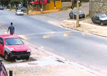 搞笑gif: 不愧是老玩家,车的皮肤特别炫