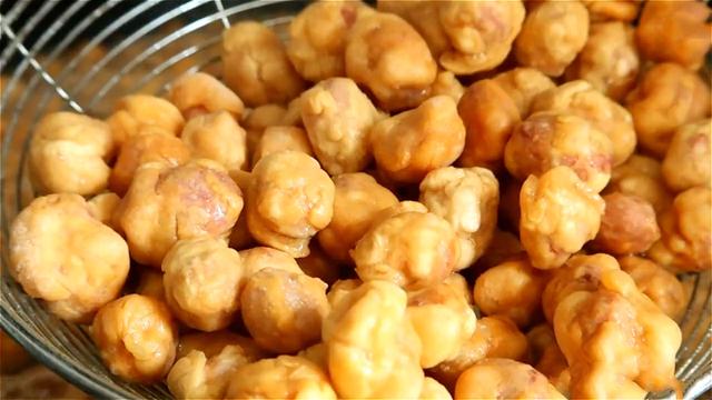 花生米加2个鸡蛋，没想到这么好吃，外酥里脆，当零食下酒都可以