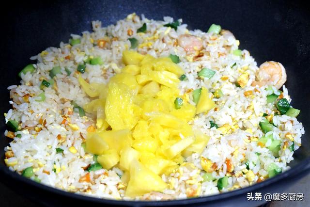 自己做的菠萝饭好吃又实惠，果香浓郁口感丰富，每一口都是享受