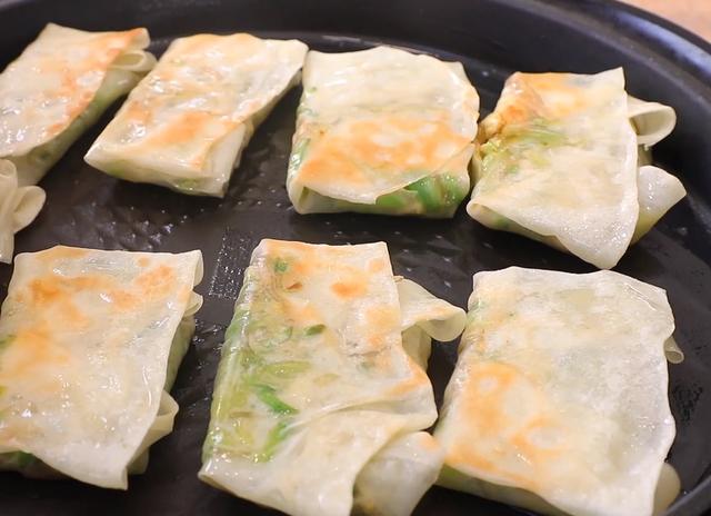 一个萝卜，两个鸡蛋，这样做超好吃，皮薄大馅，香酥多汁比包子香