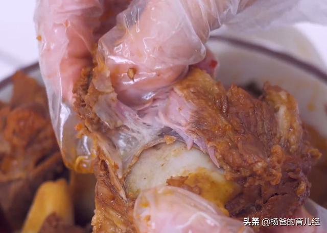 在家教你做好吃的酱大骨，肉嫩汁浓，鲜香营养，孩子爱吃的家常菜