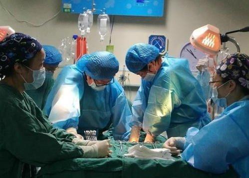 超级宝妈@“生产时，被人围观着拉便便”生过孩子的妈妈，没一个能笑着看完