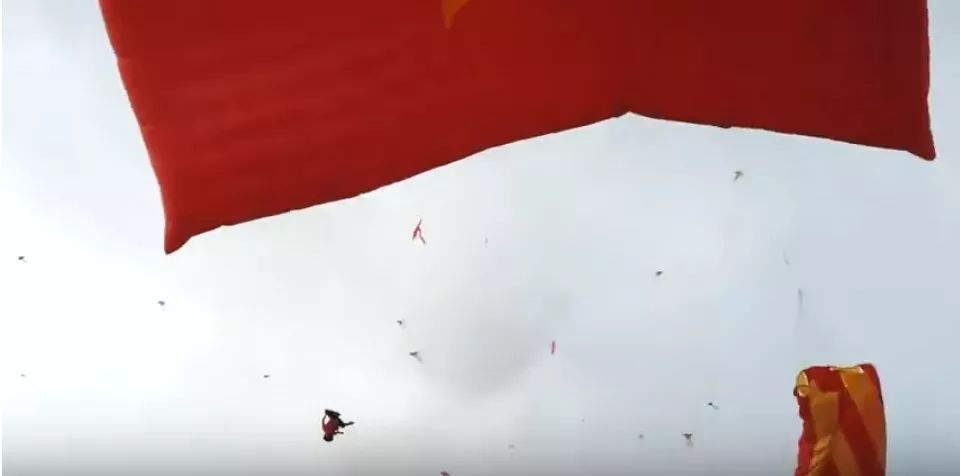 暖先生格调▲这个网红玩具暗藏隐患，最近却有很多人在小区公园里玩！
