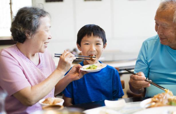 3种喂饭孩子的方法，劝诫父母平时少做，做的越多，孩子脾胃越弱