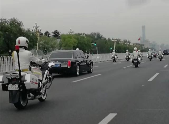 【你的育儿经】看护好自己的小孩,预防小区交通事故